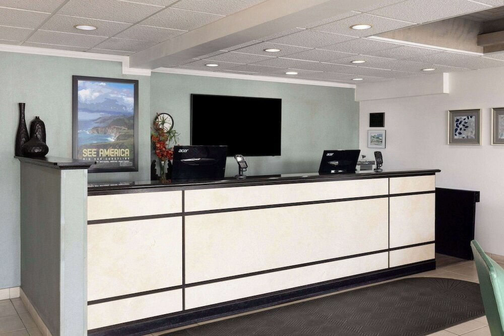 Фото Travelodge by Wyndham Monterey Bay
