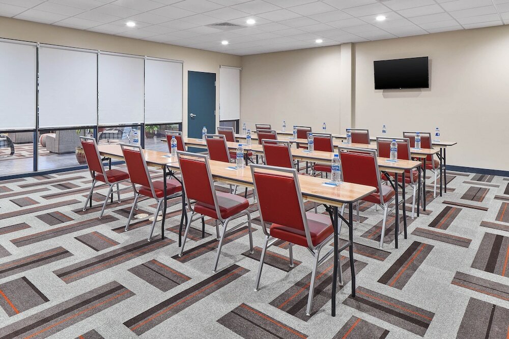 Фото Four Points by Sheraton Oklahoma City Airport