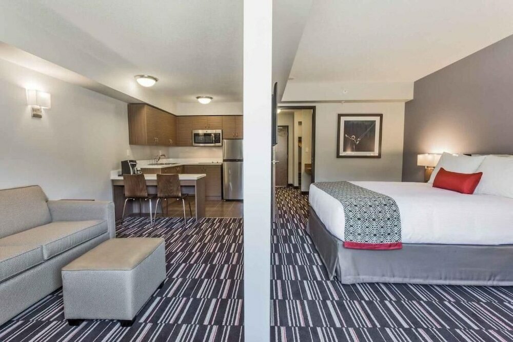 Фото Microtel Inn & Suites by Wyndham Fort Mcmurray