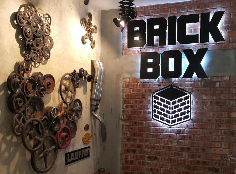 Фото Brick Box Hotel