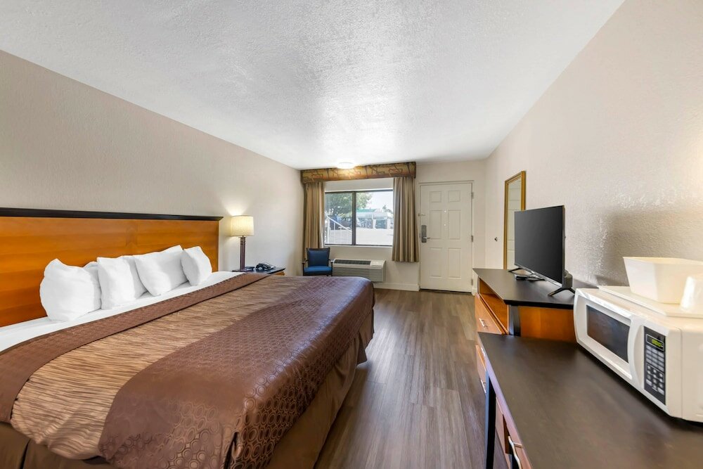 Фото Rodeway Inn at Nevada State Capitol