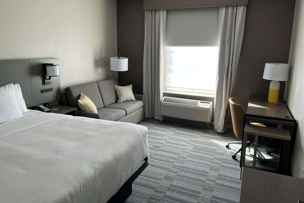 Фото Comfort Inn & Suites