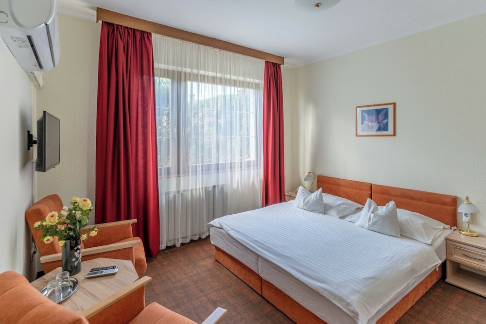 Фото Hotel Molnár