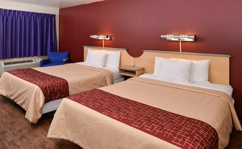 Гостиница Rodeway Inn & Suites Thousand Palms - Rancho Mirage в Ранчо Мираж