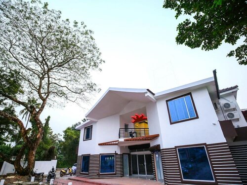 Oyo 10152 Rail View Residency