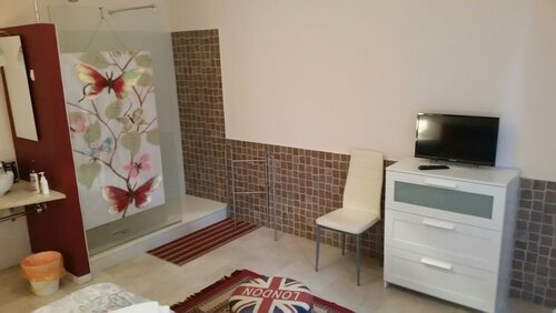 Гостиница Gira Guest House в Брунате