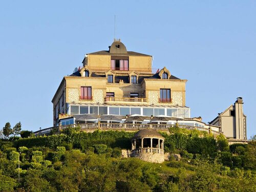 Гостиница Domaine de la Corniche в Мант-ла-Жоли