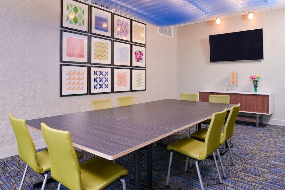 Фото Holiday Inn Express & Suites Olathe West, an Ihg Hotel