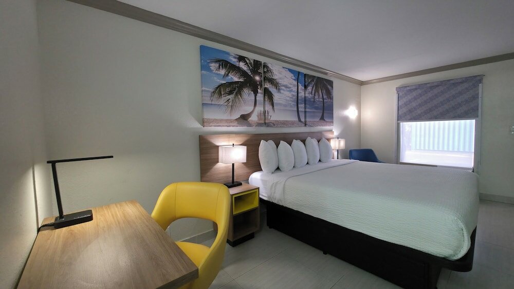 Фото Days Inn by Wyndham Florida City