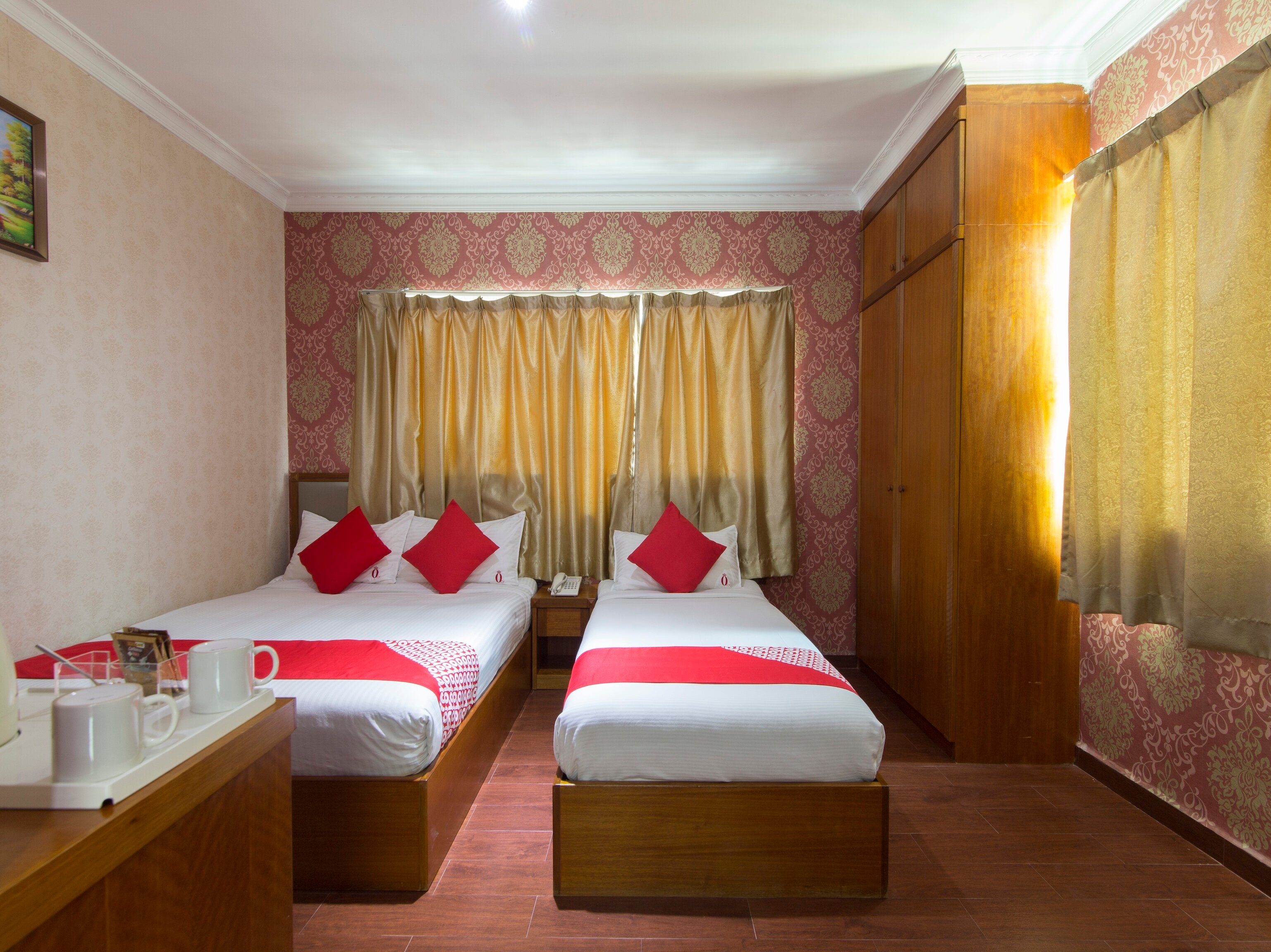Фото Oyo 998 Queen City Hotel