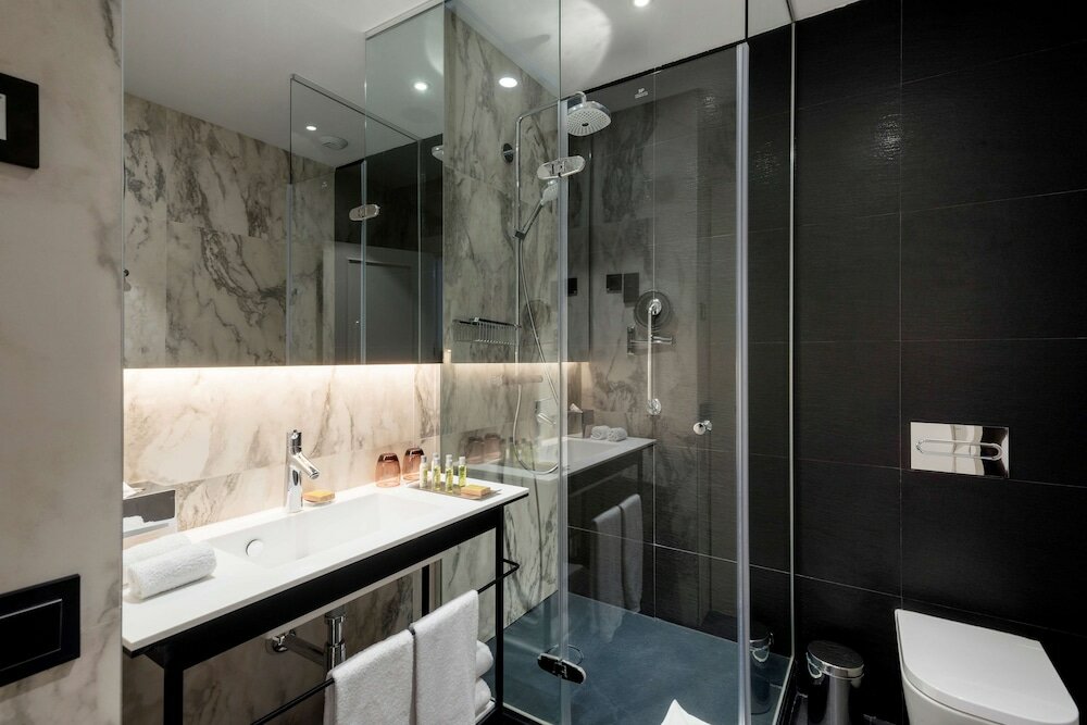 Фото DoubleTree by Hilton Madrid - Prado