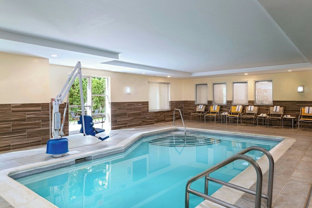Фото Fairfield Inn by Marriott Medford Long Island