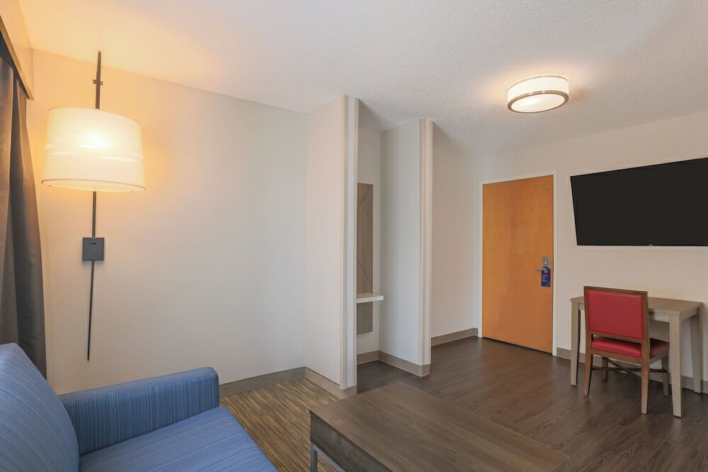 Фото Holiday Inn Express & Suites Raleigh North - Wake Forest, an Ihg Hotel