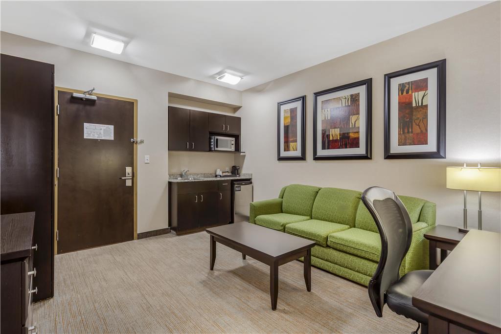 Фото Best Western Wainwright Inn & Suites