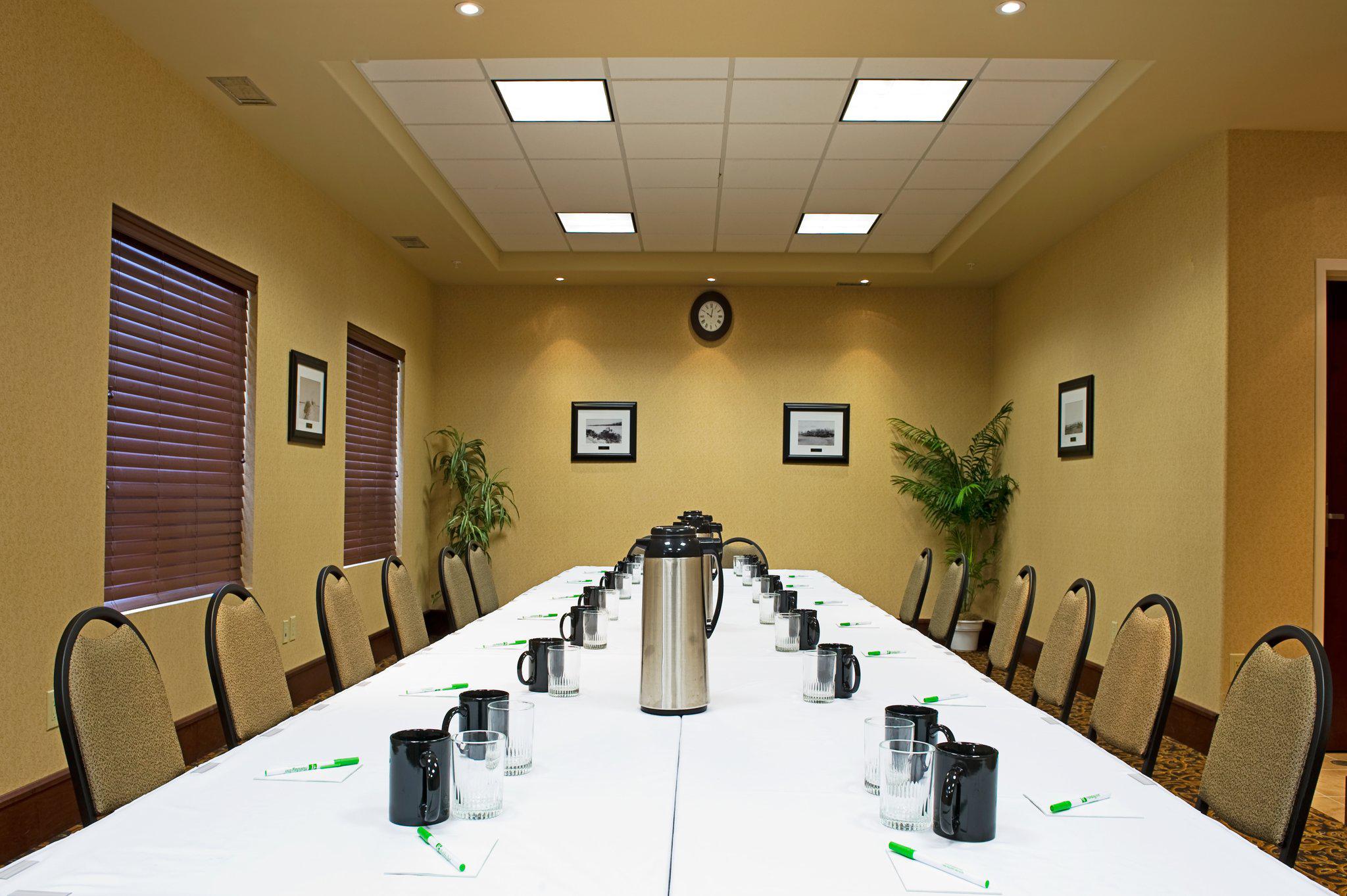 Фото Holiday Inn Hotel & Suites Lloydminster