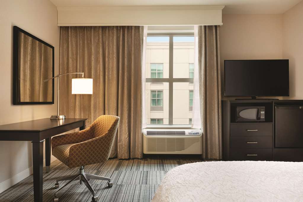 Фото Hampton Inn & Suites Roanoke-Downtown