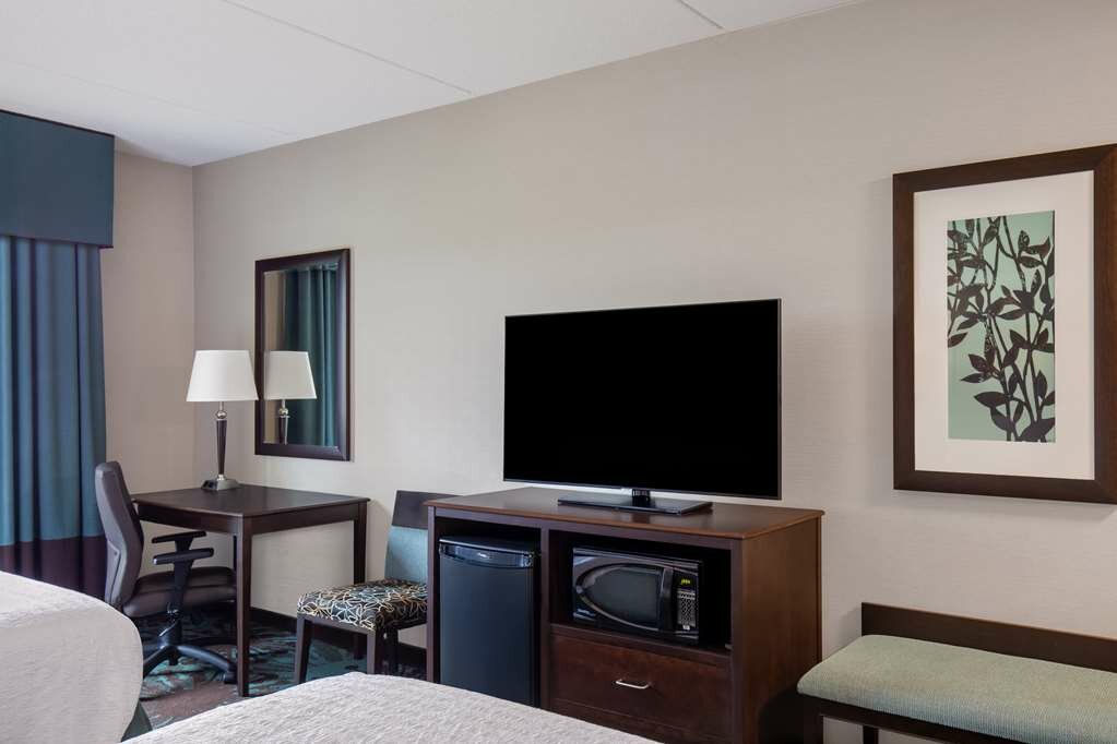 Фото Hampton Inn by Hilton Toronto Airport Corporate Centre