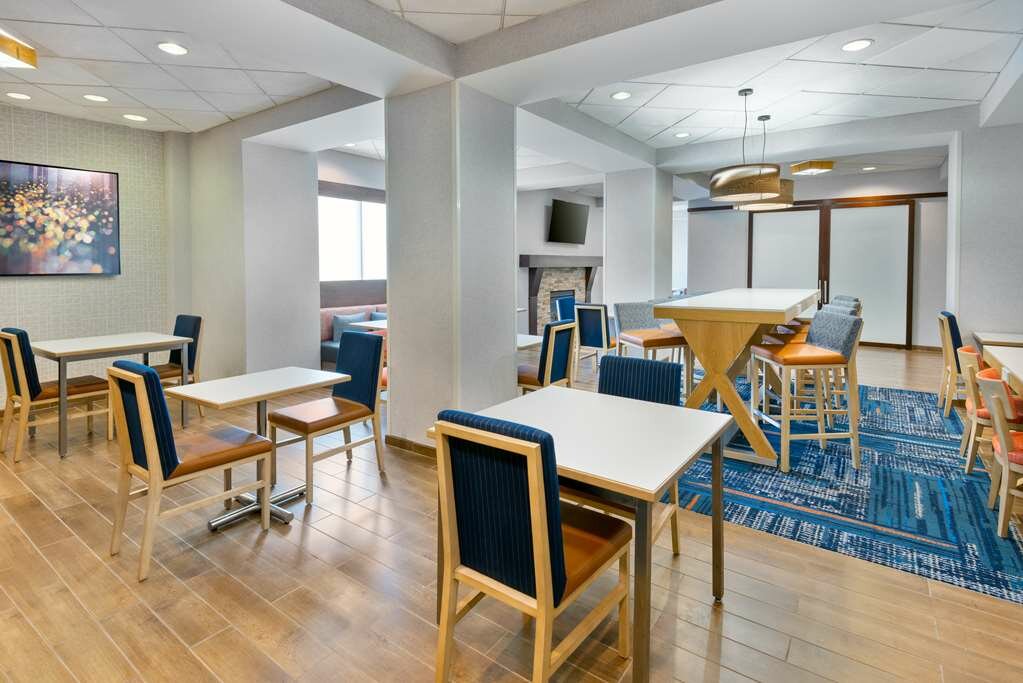 Фото Hampton Inn Charlotte-Uptown