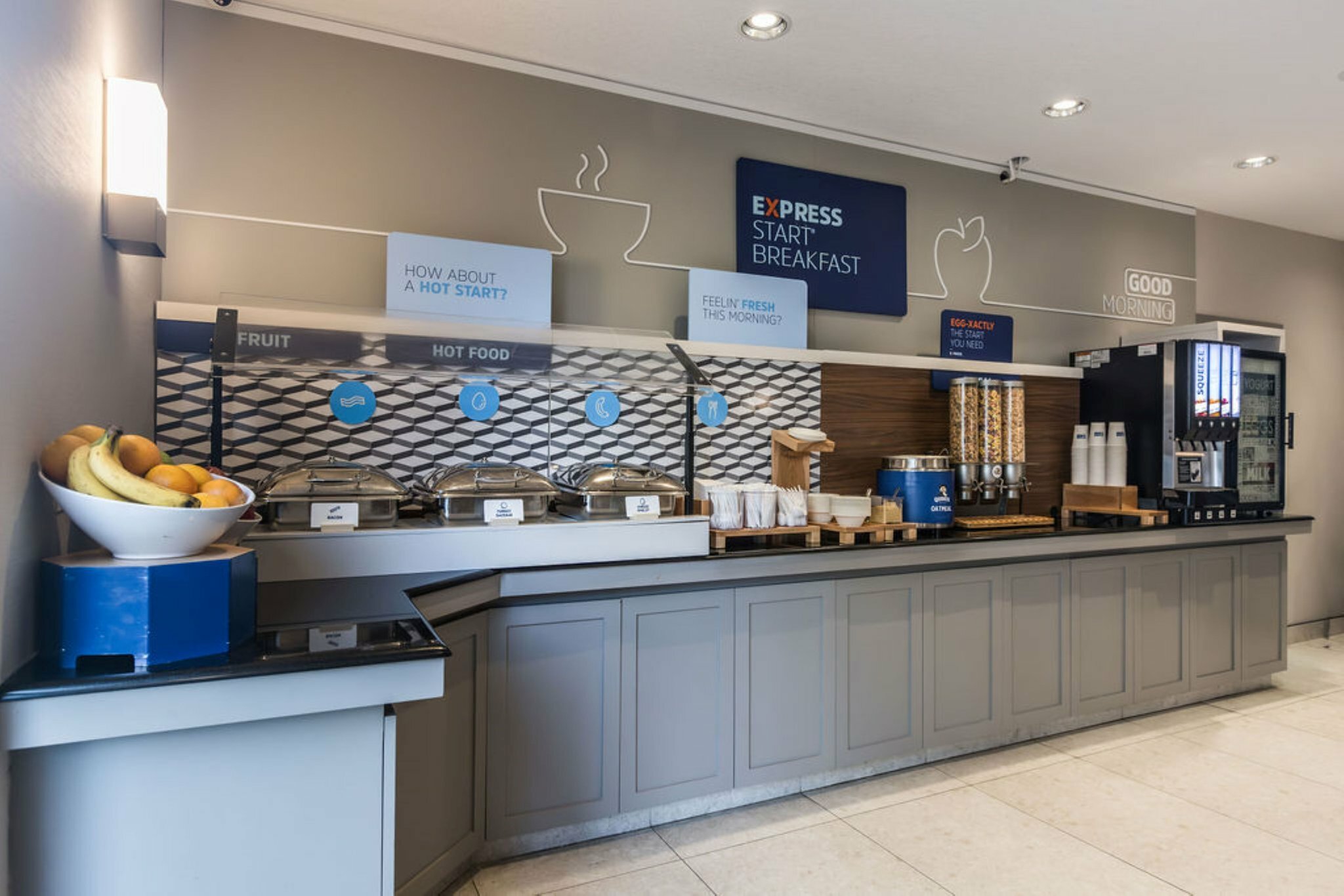 Фото Holiday Inn Express Hotel & Suites Calgary S-Macleod Trail S, an Ihg Hotel