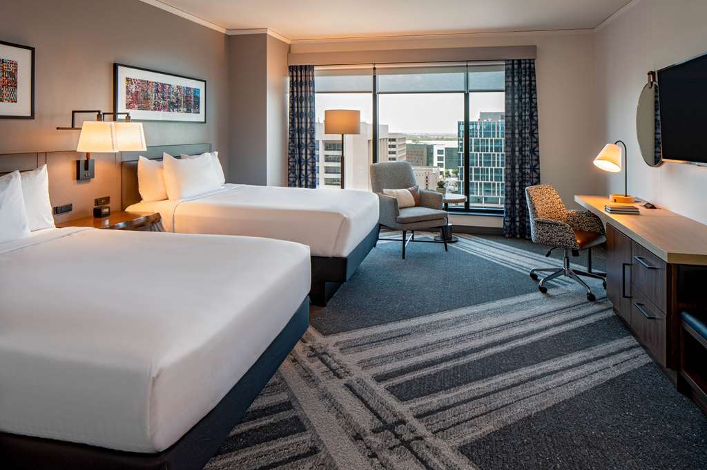 Фото Hilton Garden Inn Austin University Capitol District