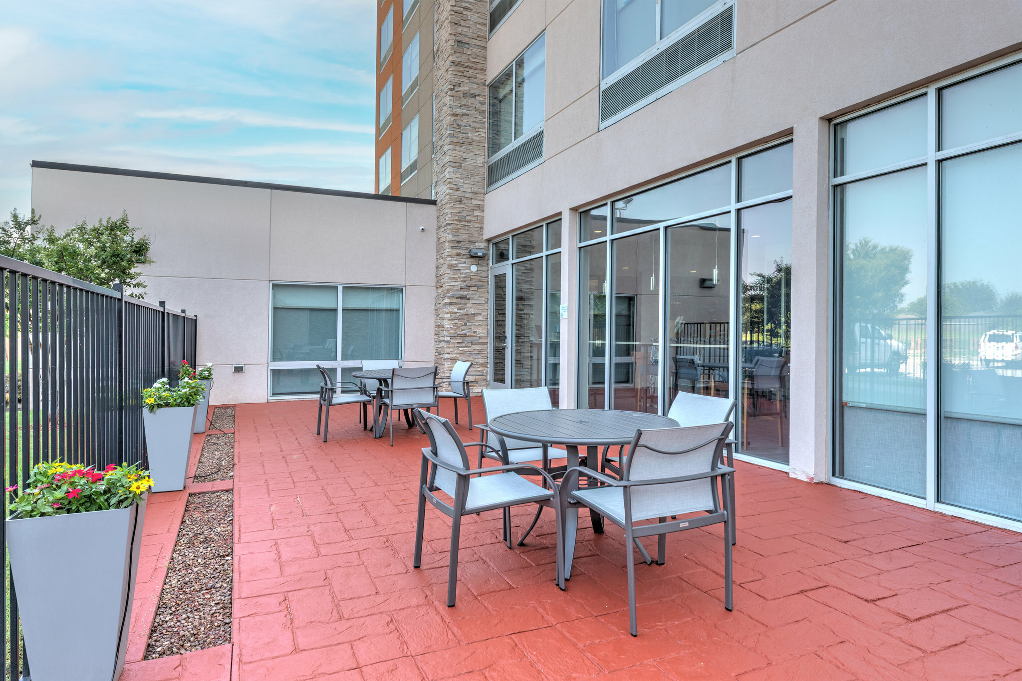 Фото Holiday Inn Express & Suites Moore, an Ihg Hotel