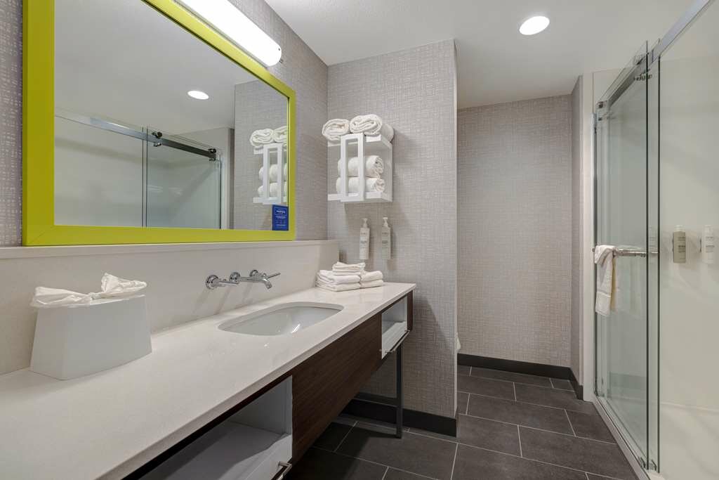 Фото Hampton Inn & Suites Marina