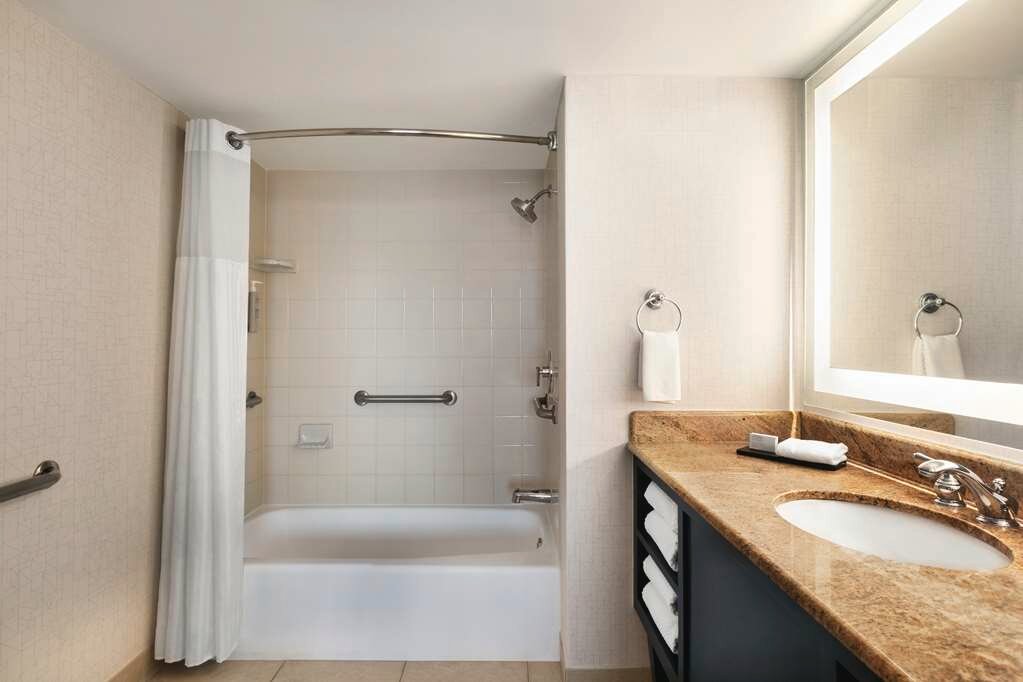 Фото Embassy Suites by Hilton Miami International Airport
