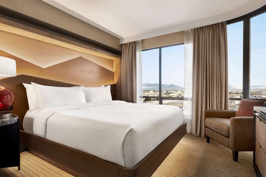 Фото Hilton Vancouver Airport
