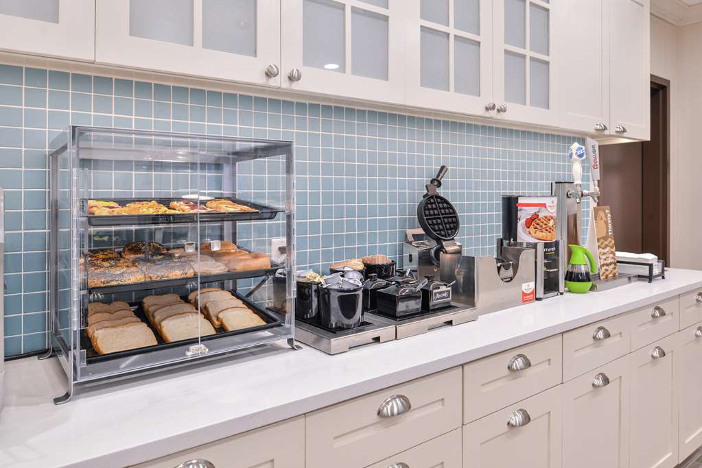 Фото Homewood Suites by Hilton Des Moines Airport