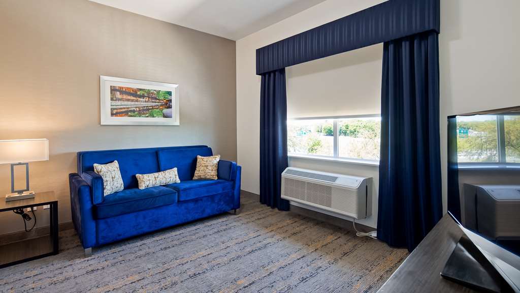 Фото Best Western Plus Roland Inn & Suites