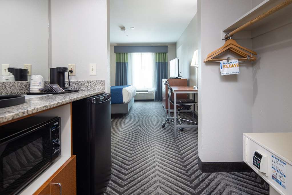 Фото Best Western Coyote Point Inn