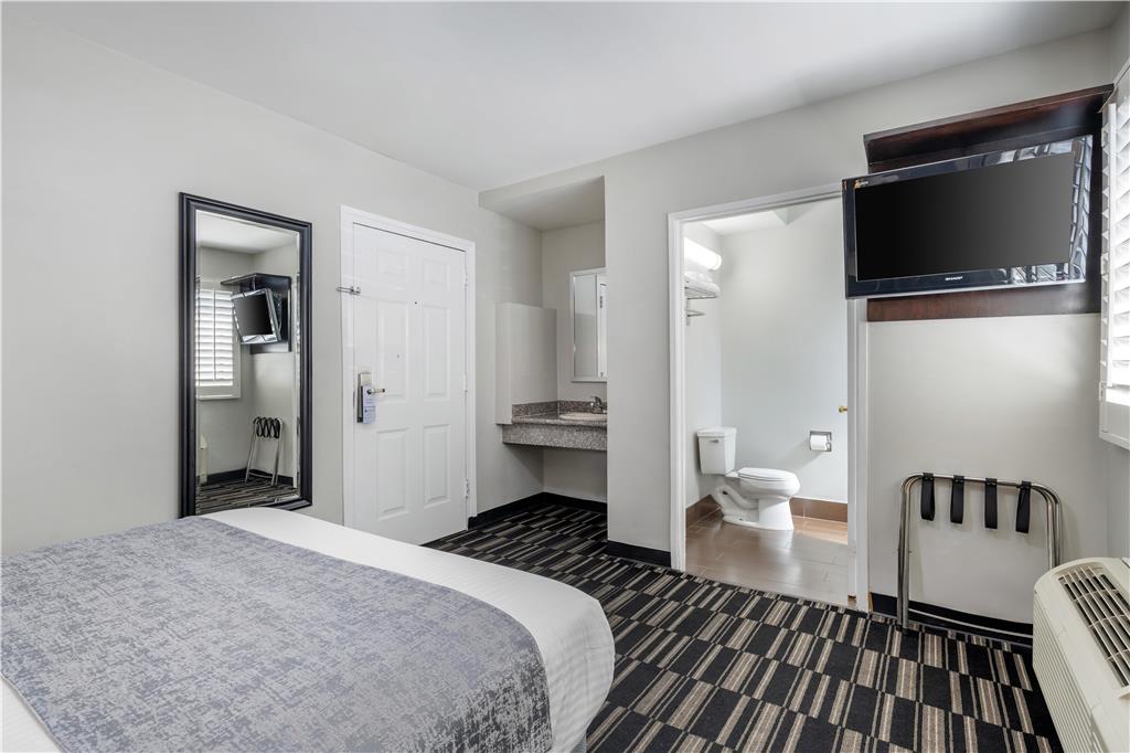 Фото SureStay Hotel by Best Western Beverly Hills West La