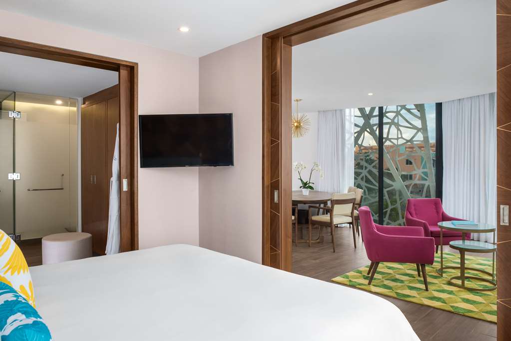 Фото Апартаменты The Fives Downtown Hotel & Residences, Curio Collection by Hilton