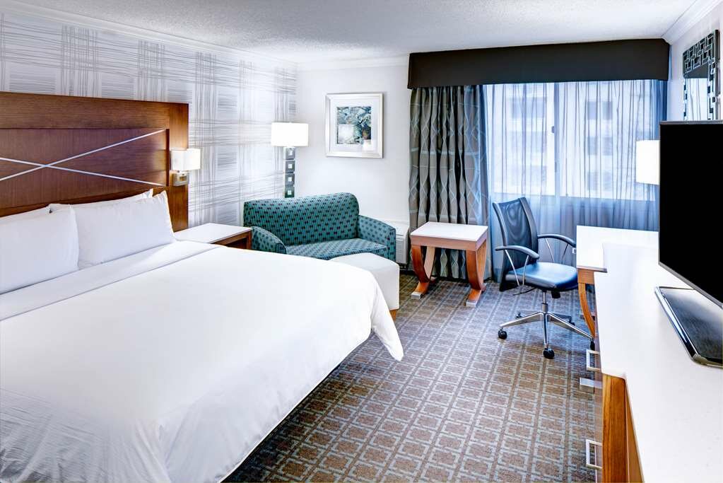 Фото DoubleTree by Hilton Madison Downtown