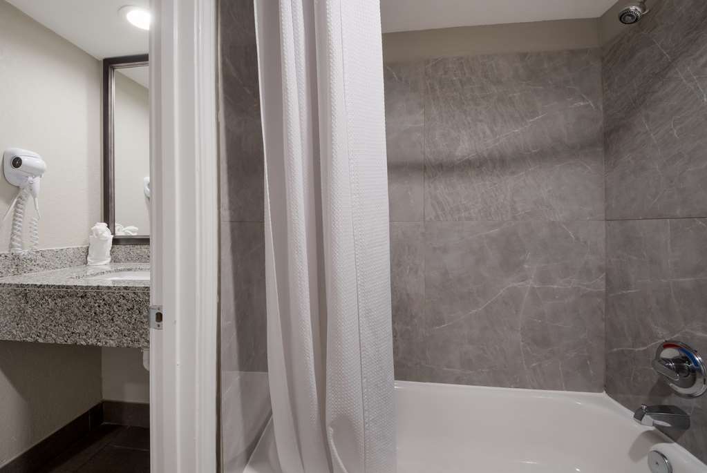 Фото SureStay Plus Hotel by Best Western San Antonio North