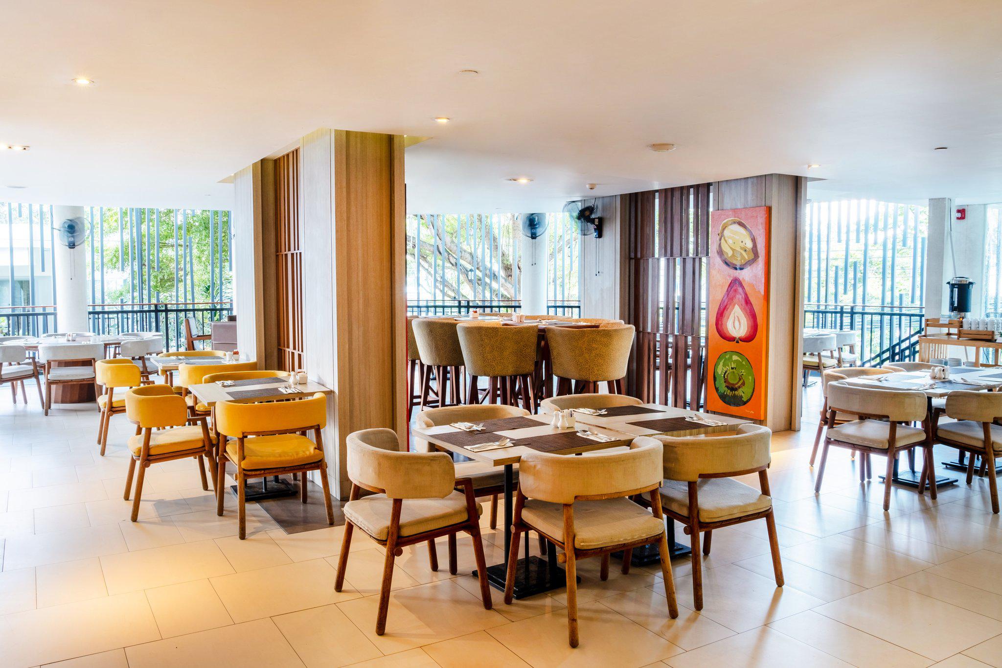 Фото Holiday Inn Resort Phuket Karon Beach, an Ihg Hotel