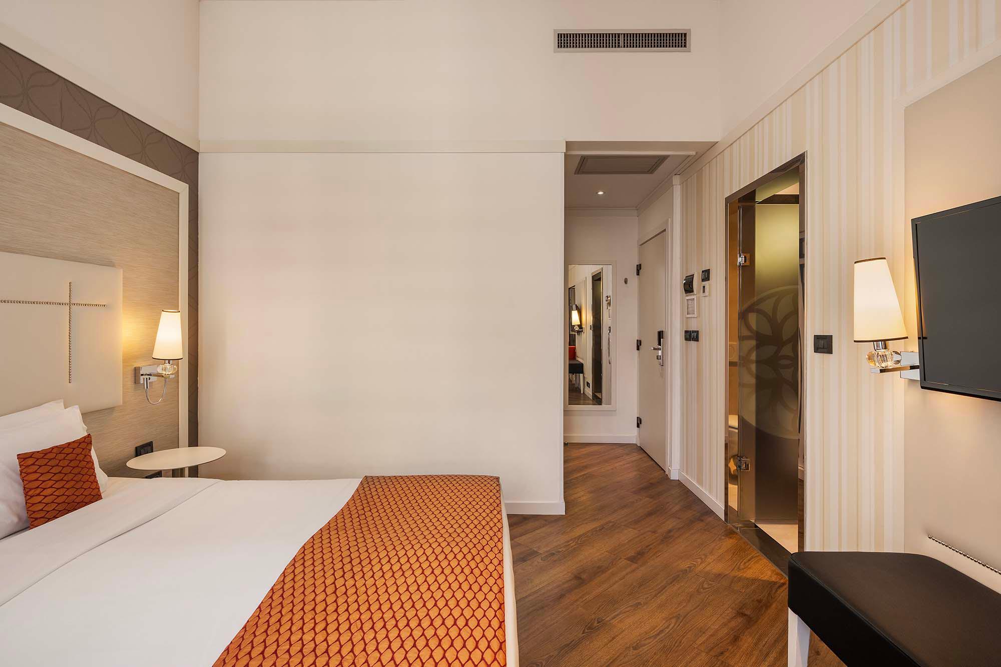 Фото Ikonik Parlament