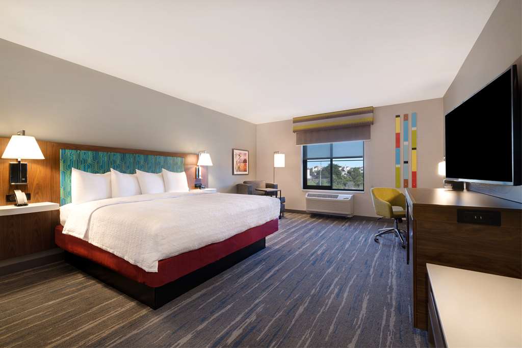 Фото Hampton Inn & Suites Marina