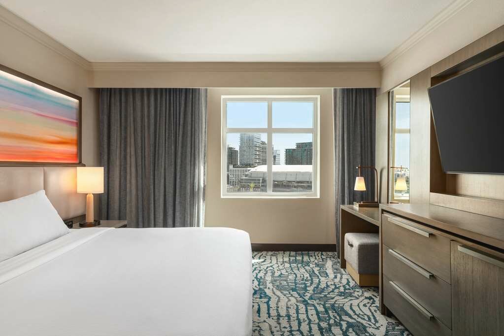 Фото Embassy Suites Tampa Downtown