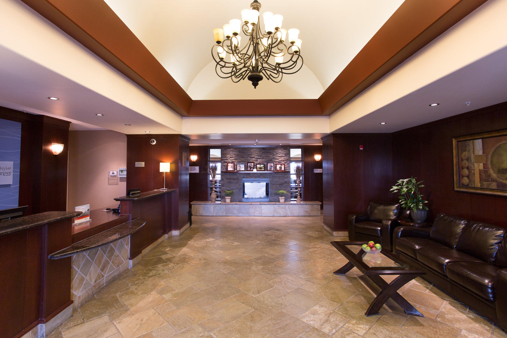 Фото Holiday Inn Express Hotel & Suites Whitecourt, an Ihg Hotel