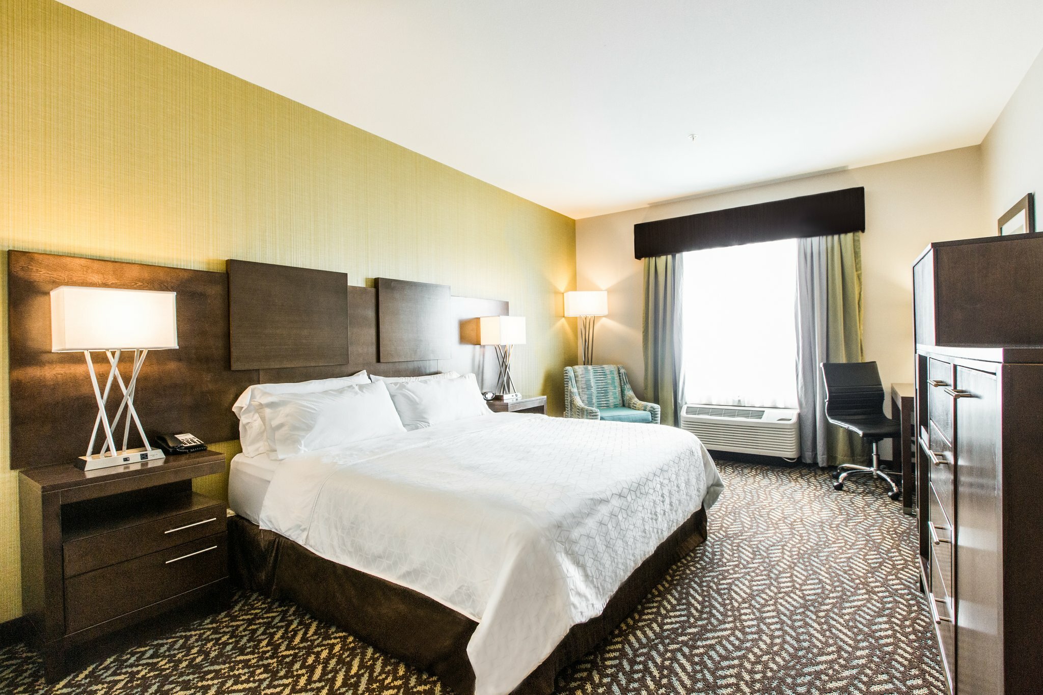 Фото Holiday Inn Express & Suites Spruce Grove - Stony Plain, an Ihg Hotel