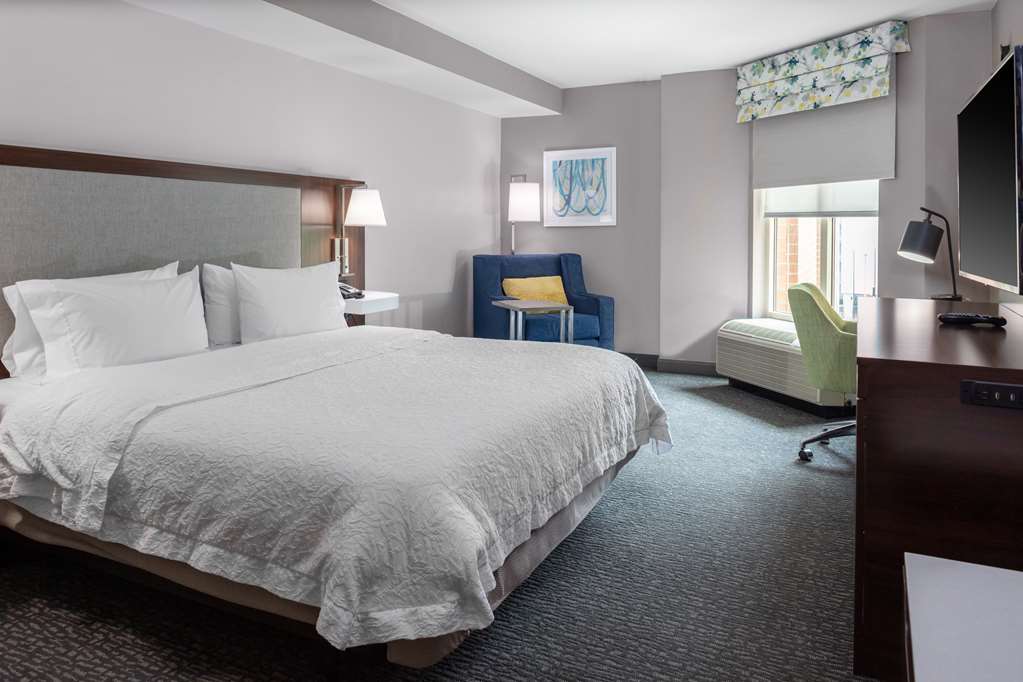 Фото Hampton Inn & Suites Arlington Crystal City Dca