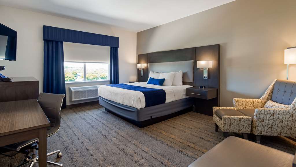 Фото Best Western Plus Roland Inn & Suites