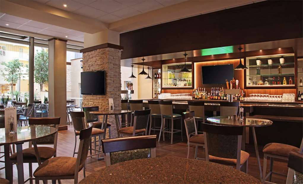 Фото Embassy Suites Hotel Dallas Market Center