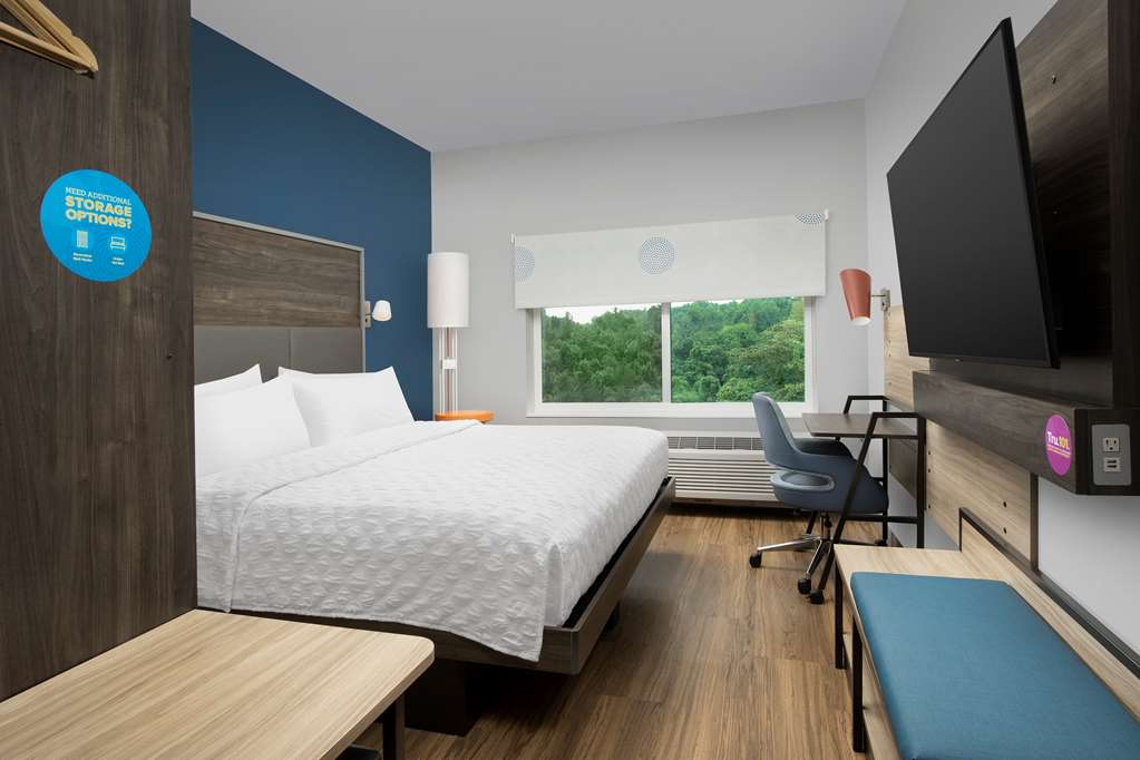 Фото Tru by Hilton Charlotte Airport Lake Pointe