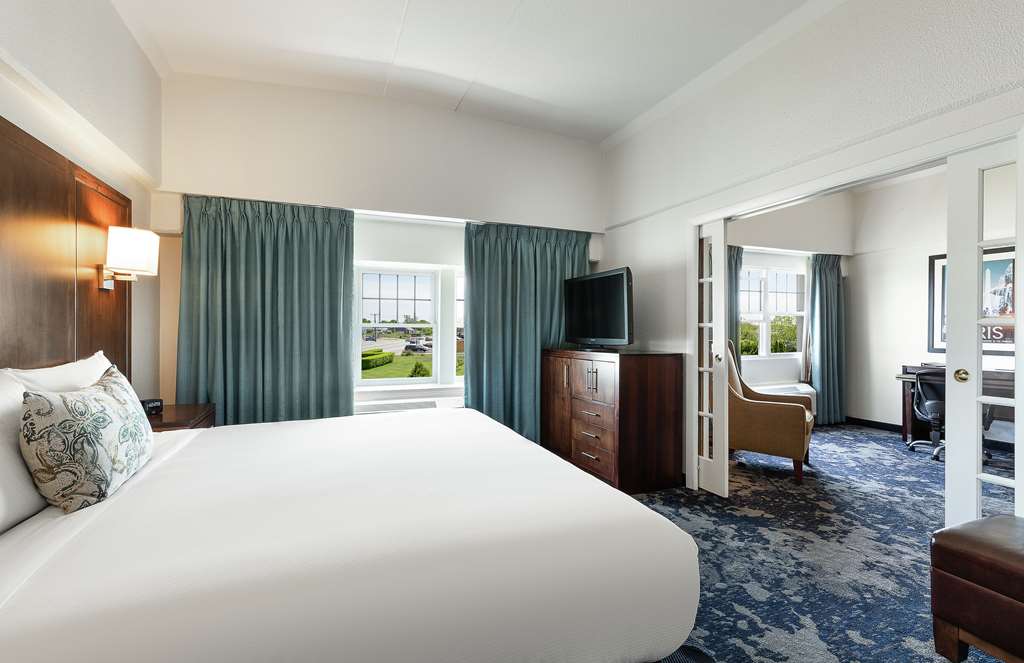 Фото Doubletree by Hilton Cape Cod - Hyannis
