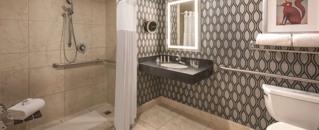 Фото DoubleTree by Hilton Chicago Wood Dale - Elk Grove