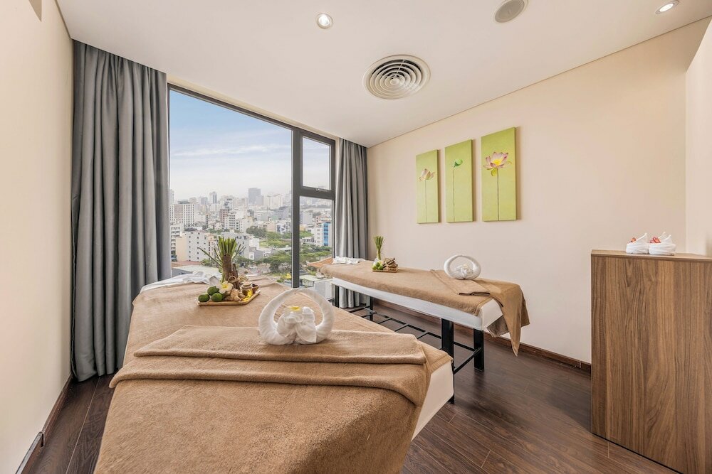 Фото Mangata Beachfront Hotel