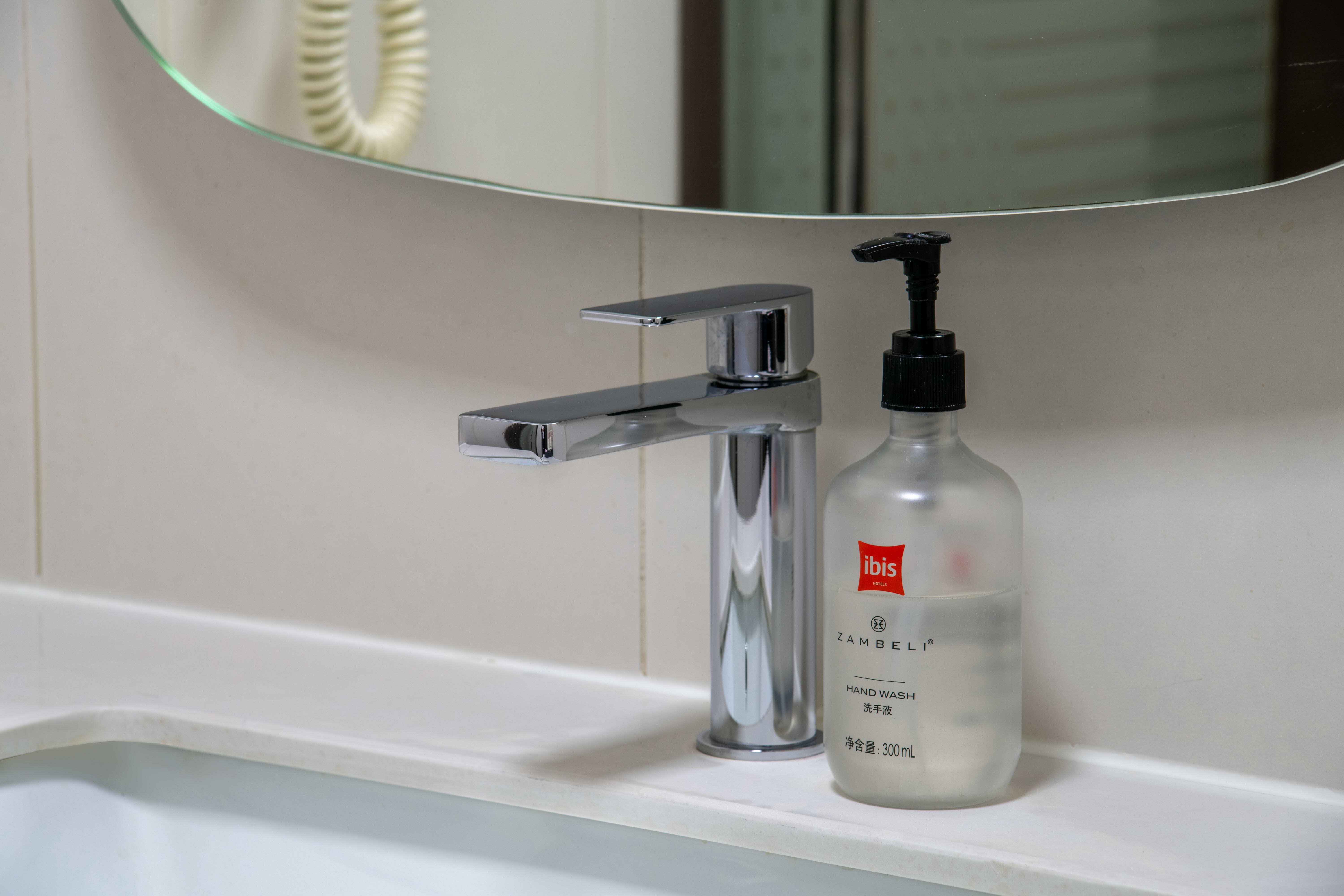 Фото Ibis Nanjing South Railway Station North Square Hotel