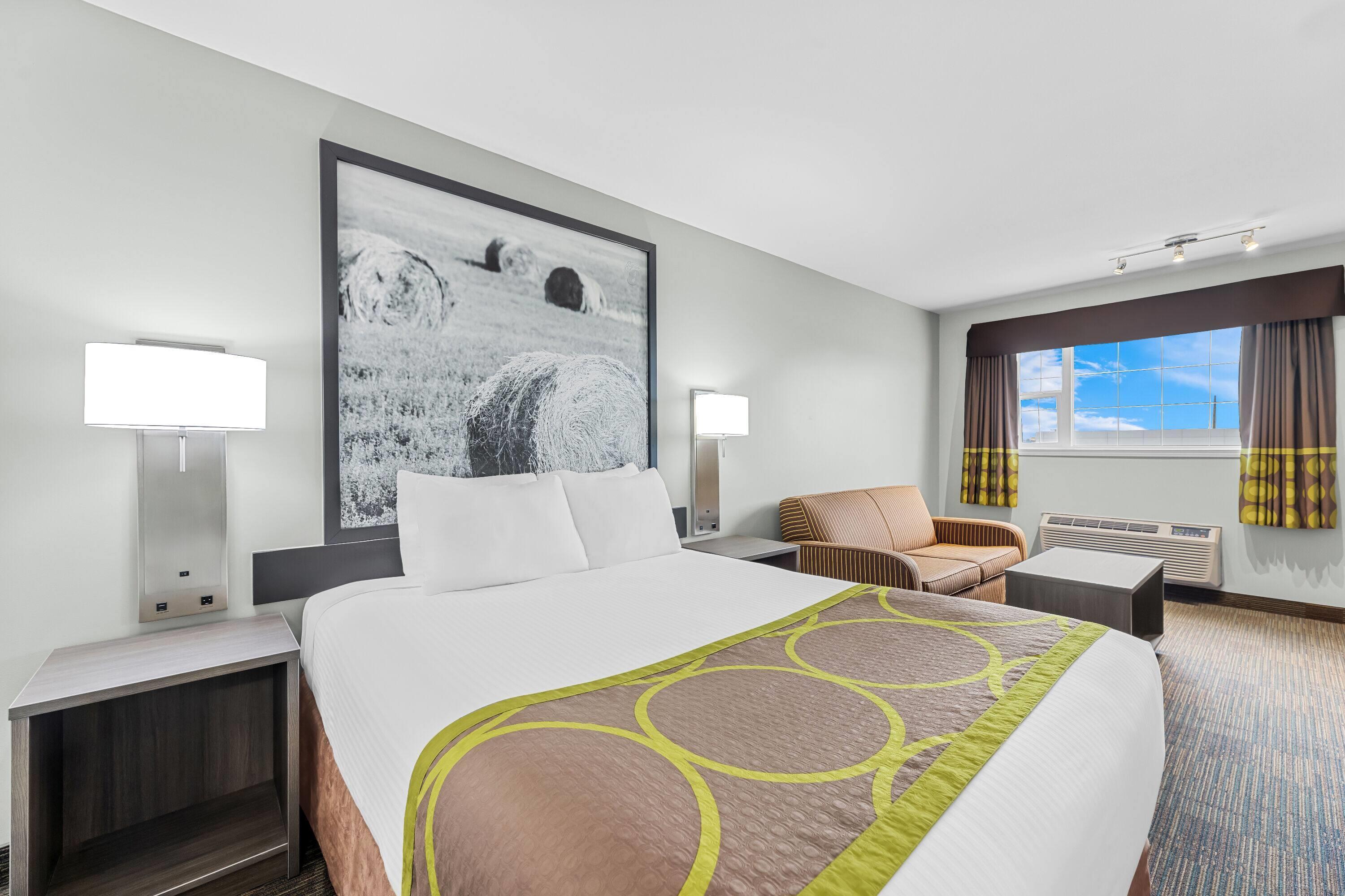 Фото Super 8 by Wyndham Saskatoon Near Saskatoon Airport